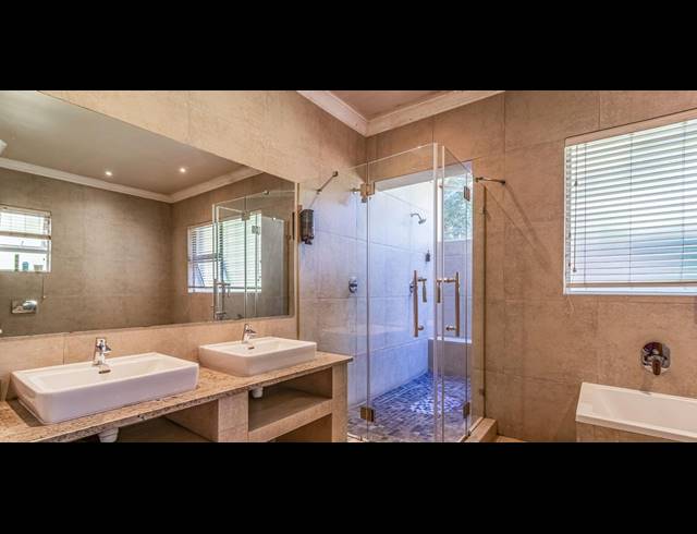 6 BEDROOM HOUSE FOR SALE IN BEDFORDVIEW